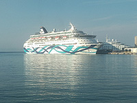 В итальянском Бриндизи атакованы прибывшие на корабле израильские туристы В итальянском Бриндизи атакованы прибывшие на корабле израильские туристы