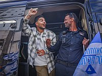 Освобожденный заложник Йосеф Хаим Охана эвакуирован с акции протеста 