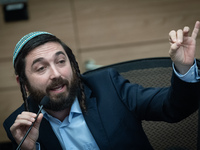 Депутат Кнессета Цви Суккот предложил коллеге изучать книгу 