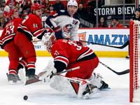 Достижение Сеннеке. Басси повторил рекорд. Результаты матчей НХЛ