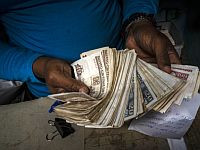 Власти Кубы легализовали использование доллара США в торговом обороте страны