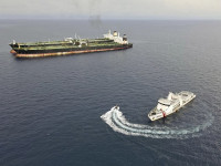 Иран захватил танкер недалеко от Оманского залива Иран захватил танкер недалеко от Оманского залива