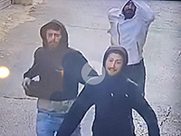 Полиция разыскивает подозреваемых в нападении на беременную женщину в Яффо Полиция разыскивает подозреваемых в нападении на беременную женщину в Яффо