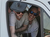 Давид и Ариэль Кунио в день освобождения, 13 октября 2025 года Давид и Ариэль Кунио в день освобождения, 13 октября 2025 года