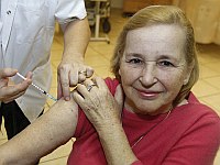 Минздрав усиливает защиту от гриппа: домам престарелых раздали вакцины и тесты