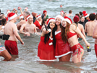 Рождественский массовый заплыв в Северной Ирландии. Фоторепортаж