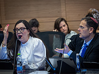 Тали Готлиб и Моше Саада опасаются, что их мобильные телефоны взломаны хакерами