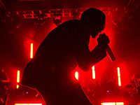 Исследование: с 1973 года тексты популярных песен стали более негативными