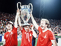 Джон Робертсон слева Джон Робертсон слева