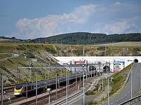 Из-за проблем с электричеством прекращено движение поездов в туннеле под Ла-Маншем Из-за проблем с электричеством прекращено движение поездов в туннеле под Ла-Маншем