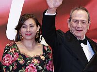 Виктория и Томми Ли Джонс в 2017 году Виктория и Томми Ли Джонс в 2017 году