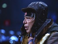 Микки Рурк попросил у фанатов денег, чтобы не остаться без дома