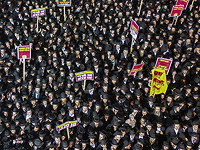На митинге 