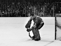 Умер легендарный хоккейный вратарь, рекордсмен НХЛ