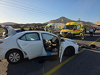 На шоссе 90 палестинская машина столкнулась с израильской, мужчина в тяжелом состоянии