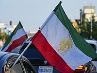 В Лос-Анджелесе водитель грузовика въехал в толпу протестовавших против режима аятолл