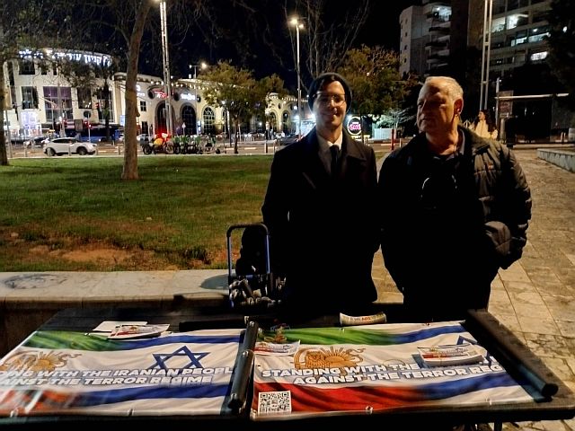 Акция в поддержку иранского народа в Холоне. Фоторепортаж
