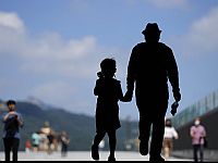 Забота бабушек и дедушек влияет на здоровье детей. Новое исследование