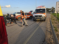 Автобус врезался в толпу демонстрантов возле Комемиют, погиб подросток