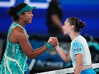 Australian Open: победы Осаки и Циципаса, Радукяну выбыла