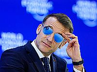 Названа причина появления Макрона в Давосе в зеркальных очках