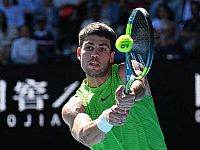 Australian Open: победы Алькараса и Соболенко, вылет Радукану