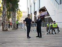 Полиция готова к футбольному матчу на стадионе 