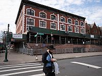 Комплекс Chabad Lubavitch World Headquarters в районе Краун-Хайтс (Бруклин, Нью-Йорк) Комплекс Chabad Lubavitch World Headquarters в районе Краун-Хайтс (Бруклин, Нью-Йорк)