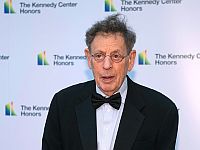 Филип Гласс отменил премьеру своей симфонии в Центре Кеннеди в знак протеста против политики Трампа