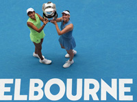 Элизе Мертенс и Чжан Шуай - победительницы Открытого чемпионата Австралии Элизе Мертенс и Чжан Шуай - победительницы Открытого чемпионата Австралии