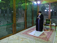 Иранское агентство новостей Tasnim: верховный лидер Ирана посетил мавзолей Хомейни Иранское агентство новостей Tasnim: верховный лидер Ирана посетил мавзолей Хомейни