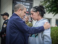 Семьи заложников обвиняют Галя Хирша в лжи, угрозах и шантаже