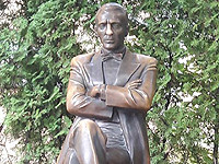 Киевский горсовет поддержал решение о демонтаже памятника Михаилу Булгакову