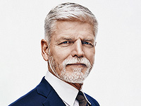 В Праге десятки тысяч человек вышли на улицы, чтобы поддержать президента Петра Павла