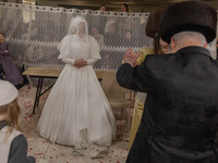 Телерепортаж: ультраортодоксальные свадьбы превращаются в финансовую ловушку