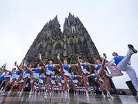 Кельнский карнавал 2026: танцы со Свободой и место для целований. Фоторепортаж