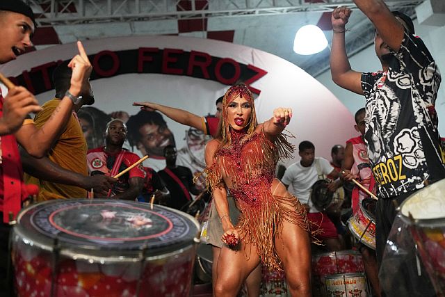 Рио готовится к карнавалу: становится всё жарче. Фоторепортаж