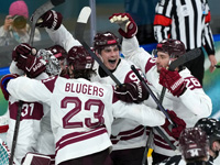 Олимпиада. Хоккей.  Победы сборных Швеции и Латвии