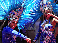 В Рио-де-Жанейро стартовал карнавал: пляжное безумие и собачий фестиваль. Фоторепортаж