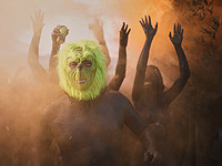 Карнавальная 