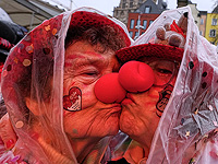 Обмен слюной во время поцелуя усиливает влюбленность