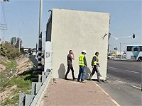 Мобильное бомбоубежище упало с грузовика, прервано движение по 40-му шоссе Мобильное бомбоубежище упало с грузовика, прервано движение по 40-му шоссе