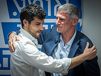 Омри Ронен, активист движения 