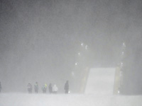 Олимпиада. Из-за сильного снегопада прерваны соревнования по фристайлу и прыжкам с трамплина