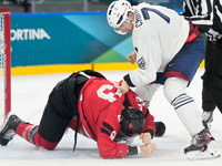 Олимпиада. Хоккей. Защитник сборной Франции отстранен на драку с канадцем Олимпиада. Хоккей. Защитник сборной Франции отстранен на драку с канадцем