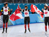 Олимпиада. Конькобежный спорт. В гонке преследования победили канадки