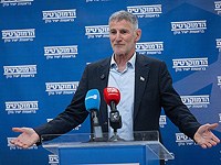 Голан против Лапида: Голан против Лапида: