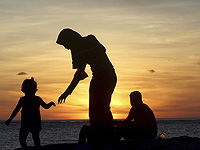 Мозговые волны матерей и детей синхронизируются во время совместной игры