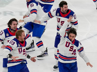Олимпиада. Хоккей. Американцы победили канадцев в овертайме. Победный гол Джека Хьюза