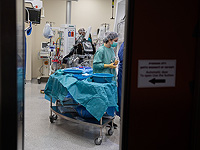 Девятимесячная девочка подавилась бубликом, она в тяжелом состоянии